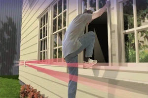 persona cruzando una barrera fotoelectrica